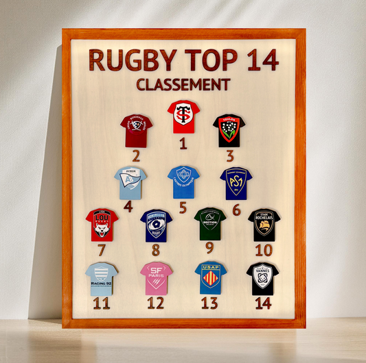 Tableau magnétique en bois du Top 14 avec maillots aimantés des équipes de rugby.
